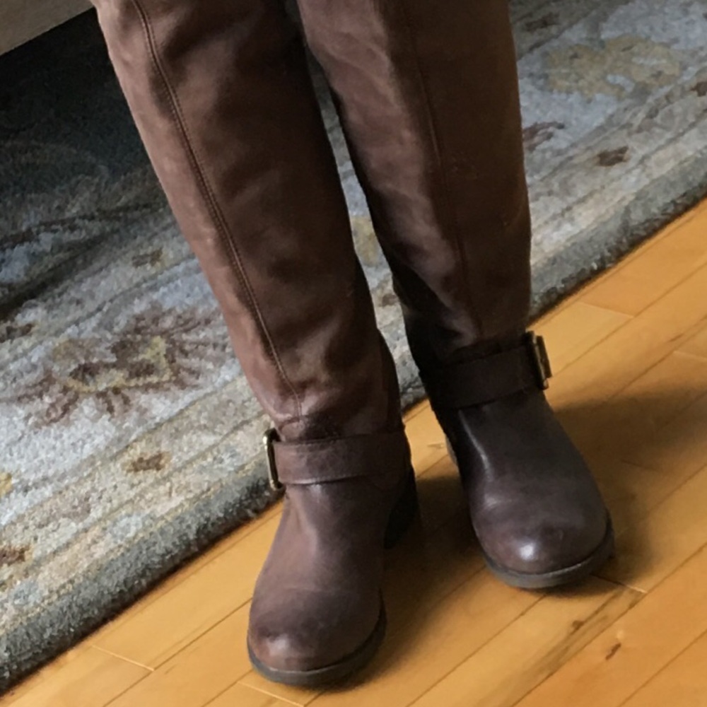 Steve Madden leather boots with red zipper